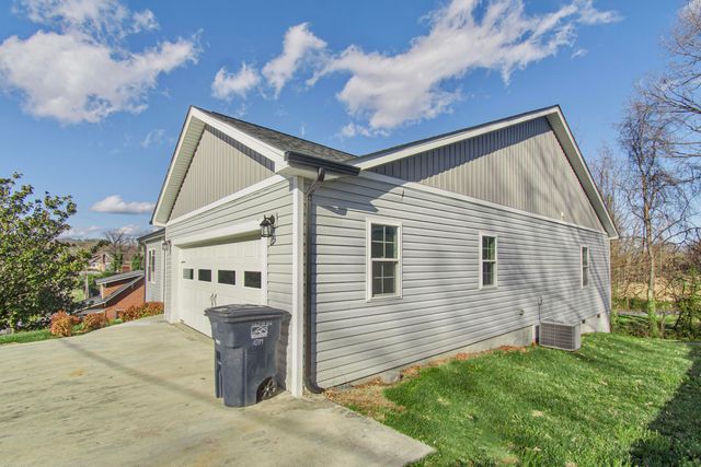 1039 Ward ST, Roanoke, VA 24017