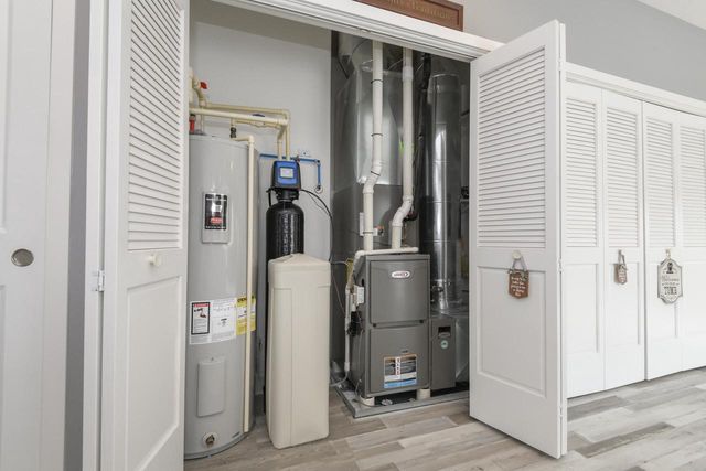 106 Phantom Lake COURT, Mukwonago, WI 53149