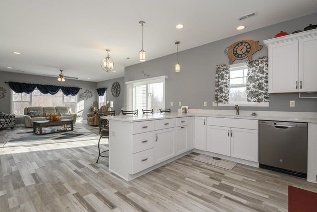 106 Phantom Lake COURT, Mukwonago, WI 53149