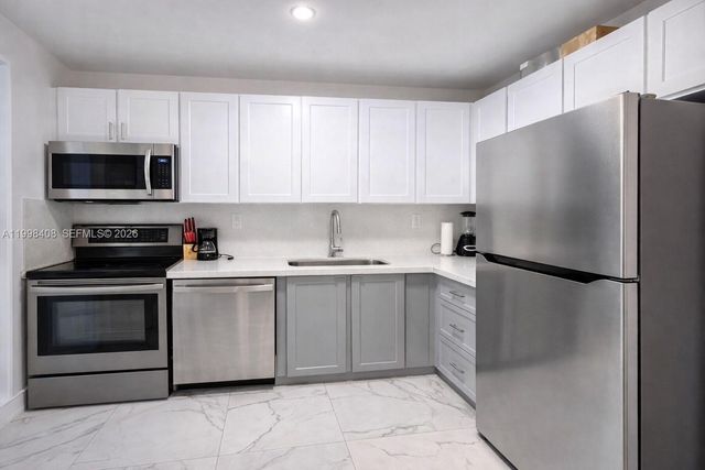 1150 Collins Ave 402, Miami Beach, FL 33139