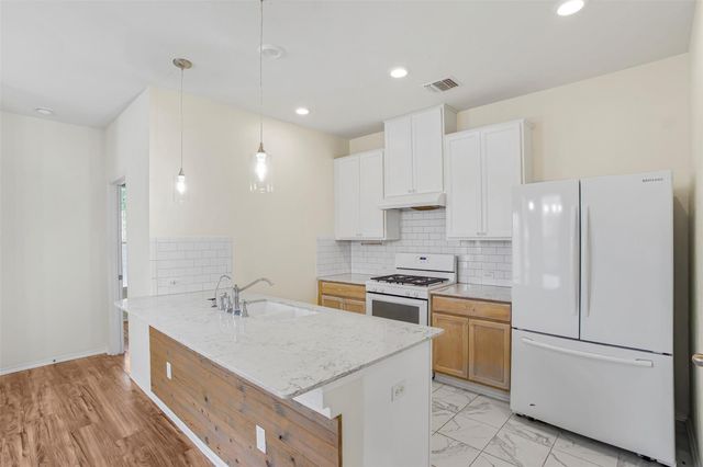 128 Holstein ST, Hutto, TX 78634