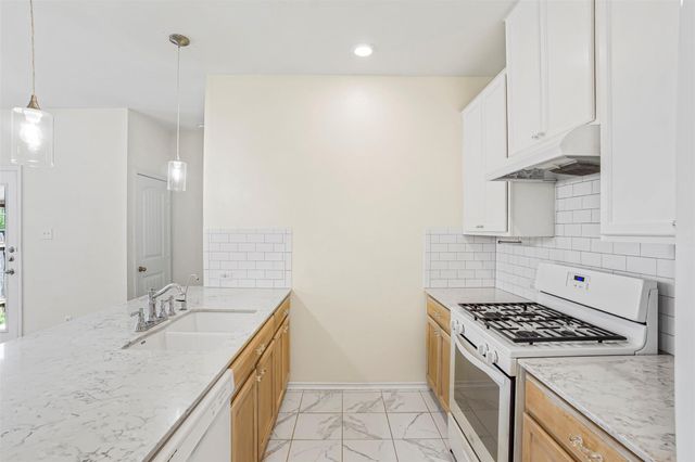 128 Holstein ST, Hutto, TX 78634