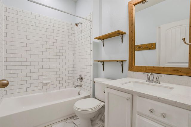 128 Holstein ST, Hutto, TX 78634