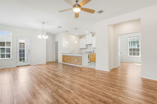 128 Holstein ST, Hutto, TX 78634