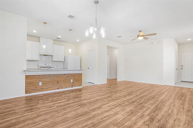 128 Holstein ST, Hutto, TX 78634