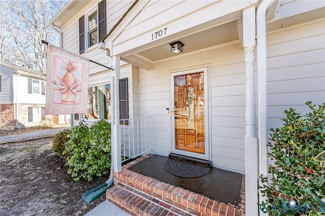 1707 Sandlewood Ct, North Chesterfield, VA 23235