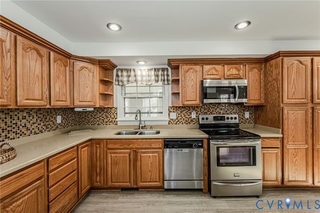 1707 Sandlewood Ct, North Chesterfield, VA 23235