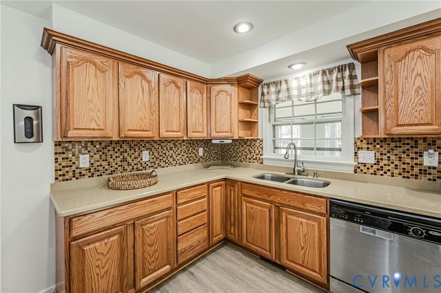 1707 Sandlewood Ct, North Chesterfield, VA 23235