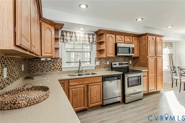 1707 Sandlewood Ct, North Chesterfield, VA 23235