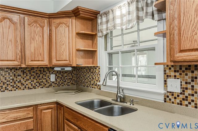 1707 Sandlewood Ct, North Chesterfield, VA 23235