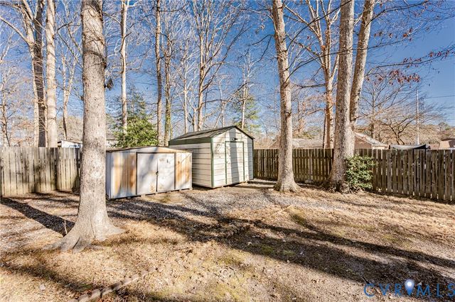 1707 Sandlewood Ct, North Chesterfield, VA 23235