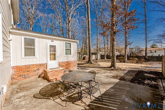 1707 Sandlewood Ct, North Chesterfield, VA 23235