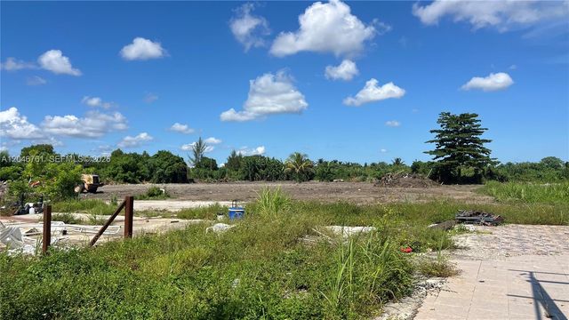 15820 SW 209th Ave, Miami, FL 33187
