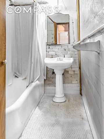 302 W 86th St Apt 1C, New York City, NY 10024