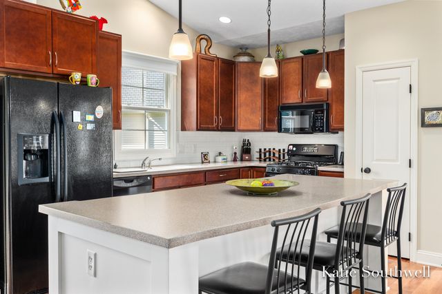 588 Enclave Court Se 20, Grand Rapids Twp, MI 49546