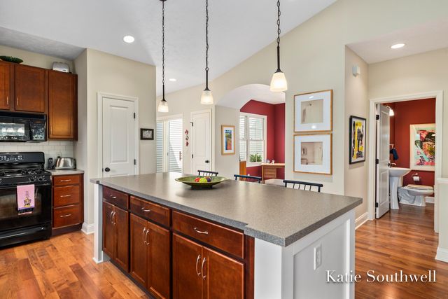 588 Enclave Court Se 20, Grand Rapids Twp, MI 49546