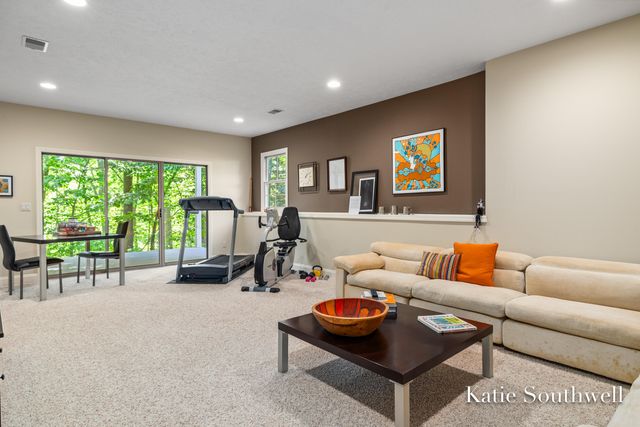 588 Enclave Court Se 20, Grand Rapids Twp, MI 49546