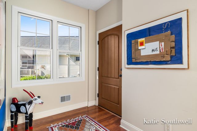 588 Enclave Court Se 20, Grand Rapids Twp, MI 49546