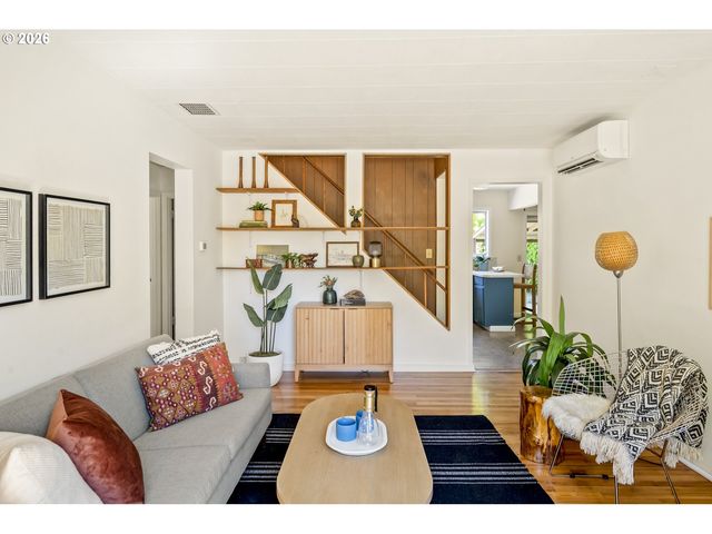 9556 N TIOGA Ave, Portland, OR 97203