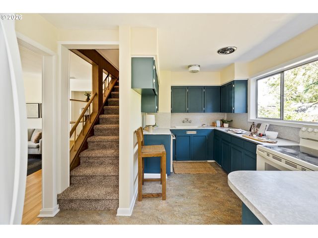 9556 N TIOGA Ave, Portland, OR 97203