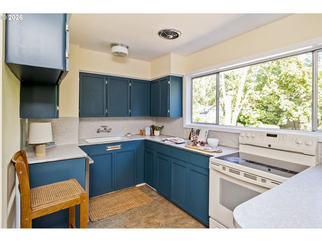 9556 N TIOGA Ave, Portland, OR 97203