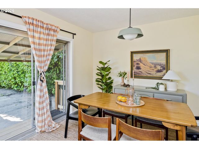 9556 N TIOGA Ave, Portland, OR 97203