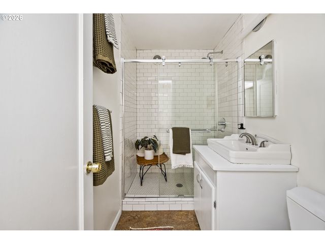 9556 N TIOGA Ave, Portland, OR 97203