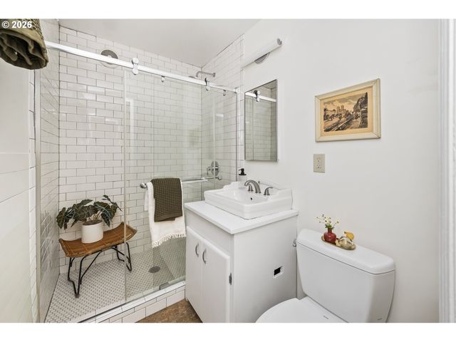 9556 N TIOGA Ave, Portland, OR 97203