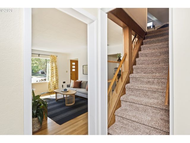 9556 N TIOGA Ave, Portland, OR 97203