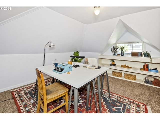 9556 N TIOGA Ave, Portland, OR 97203