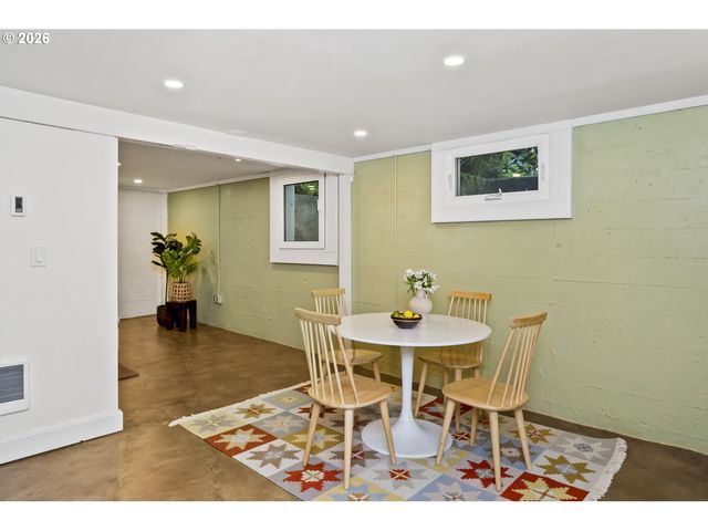 9556 N TIOGA Ave, Portland, OR 97203