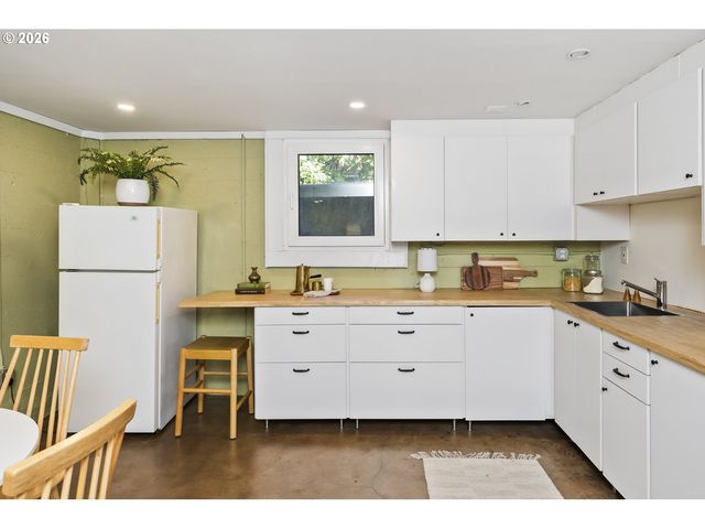 9556 N TIOGA Ave, Portland, OR 97203
