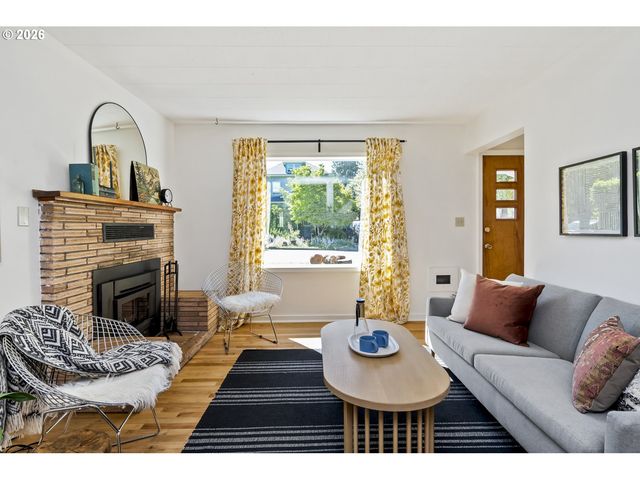 9556 N TIOGA Ave, Portland, OR 97203