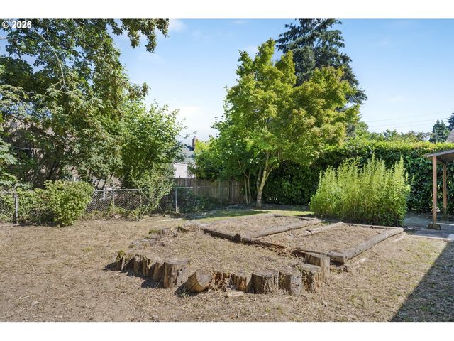 9556 N TIOGA Ave, Portland, OR 97203