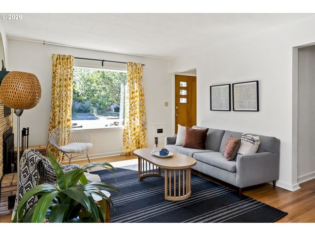 9556 N TIOGA Ave, Portland, OR 97203
