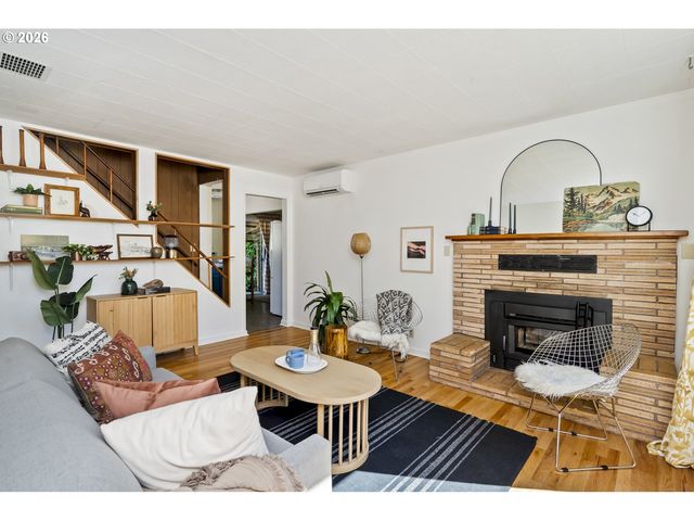 9556 N TIOGA Ave, Portland, OR 97203