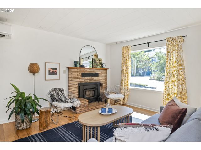 9556 N TIOGA Ave, Portland, OR 97203