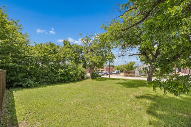 801 W Morphy Street, Fort Worth, TX 76104