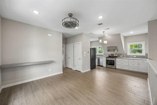801 W Morphy Street, Fort Worth, TX 76104
