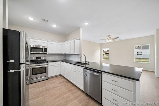 1211 E Perkins Avenue, Sapulpa, OK 74066