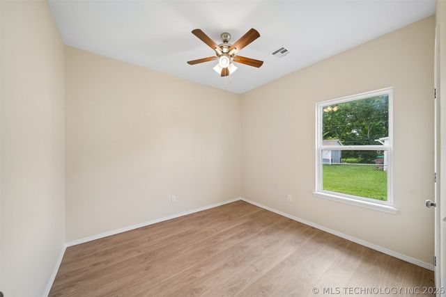 1211 E Perkins Avenue, Sapulpa, OK 74066