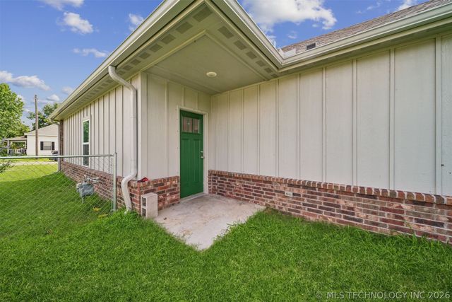 1211 E Perkins Avenue, Sapulpa, OK 74066