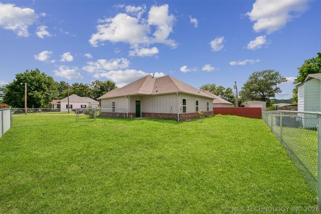 1211 E Perkins Avenue, Sapulpa, OK 74066