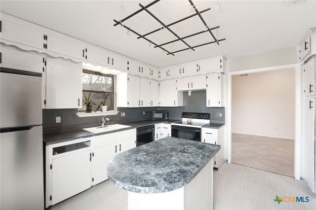 930 Dryden Avenue, Copperas Cove, TX 76522