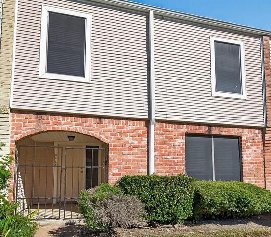 9022 Wilcrest Drive 9022, Houston, TX 77099