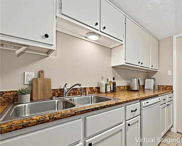 9022 Wilcrest Drive 9022, Houston, TX 77099