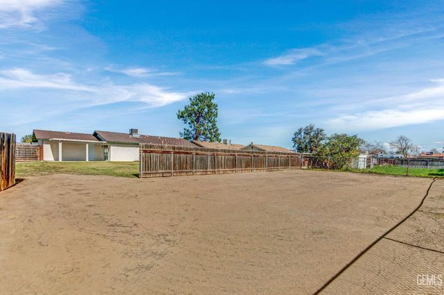 10505 Michele Avenue, Bakersfield, CA 93312