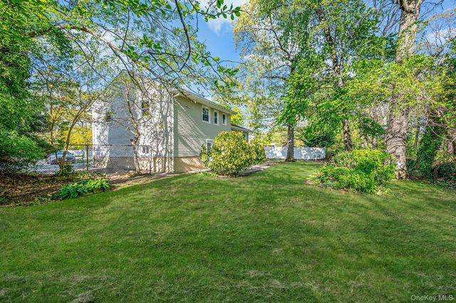 1076 Northgate Court, Uniondale, NY 11553