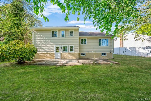 1076 Northgate Court, Uniondale, NY 11553