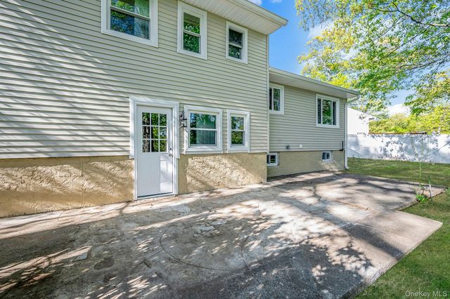 1076 Northgate Court, Uniondale, NY 11553